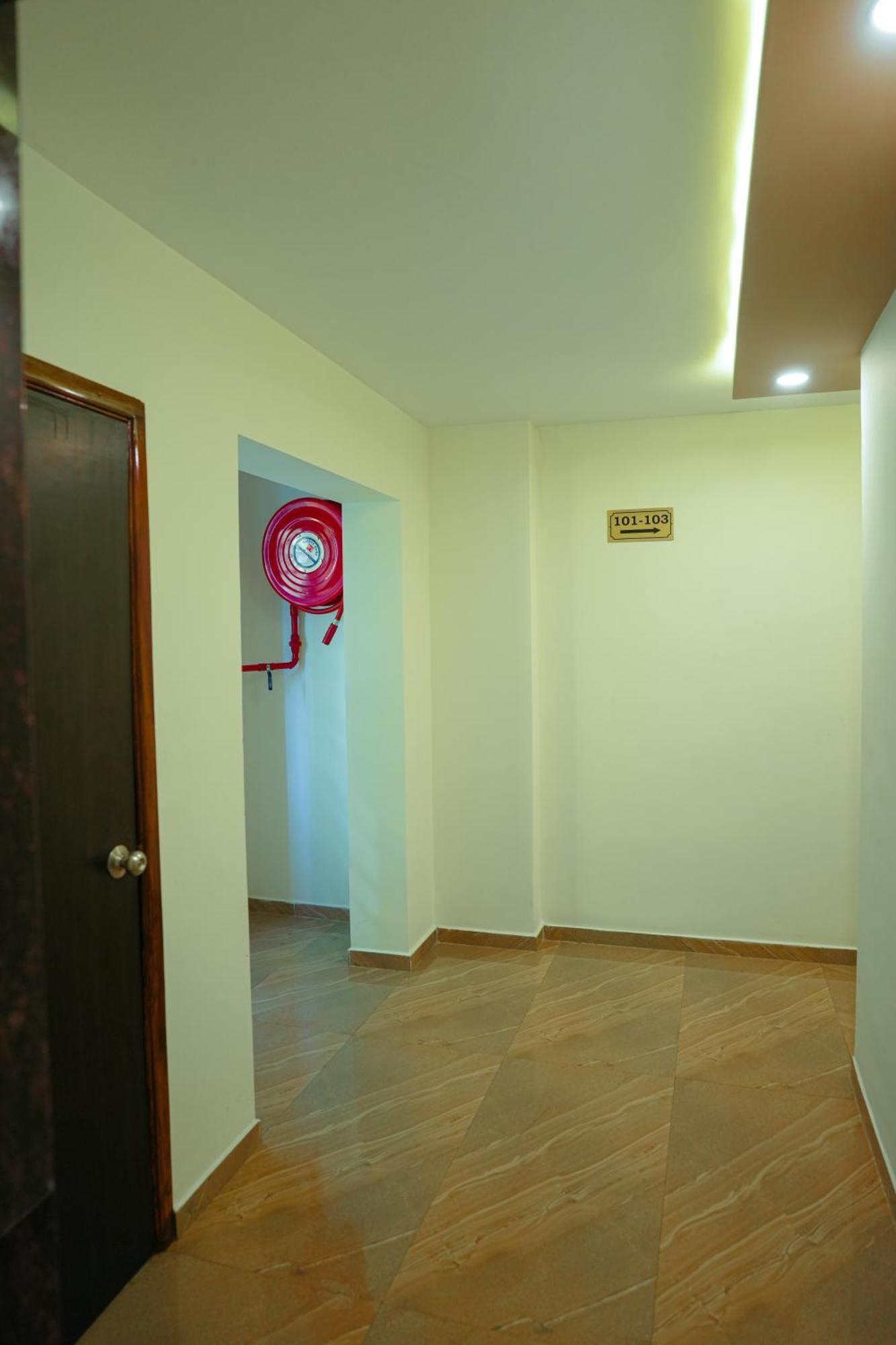 Saara Inn Puduccseri Kültér fotó