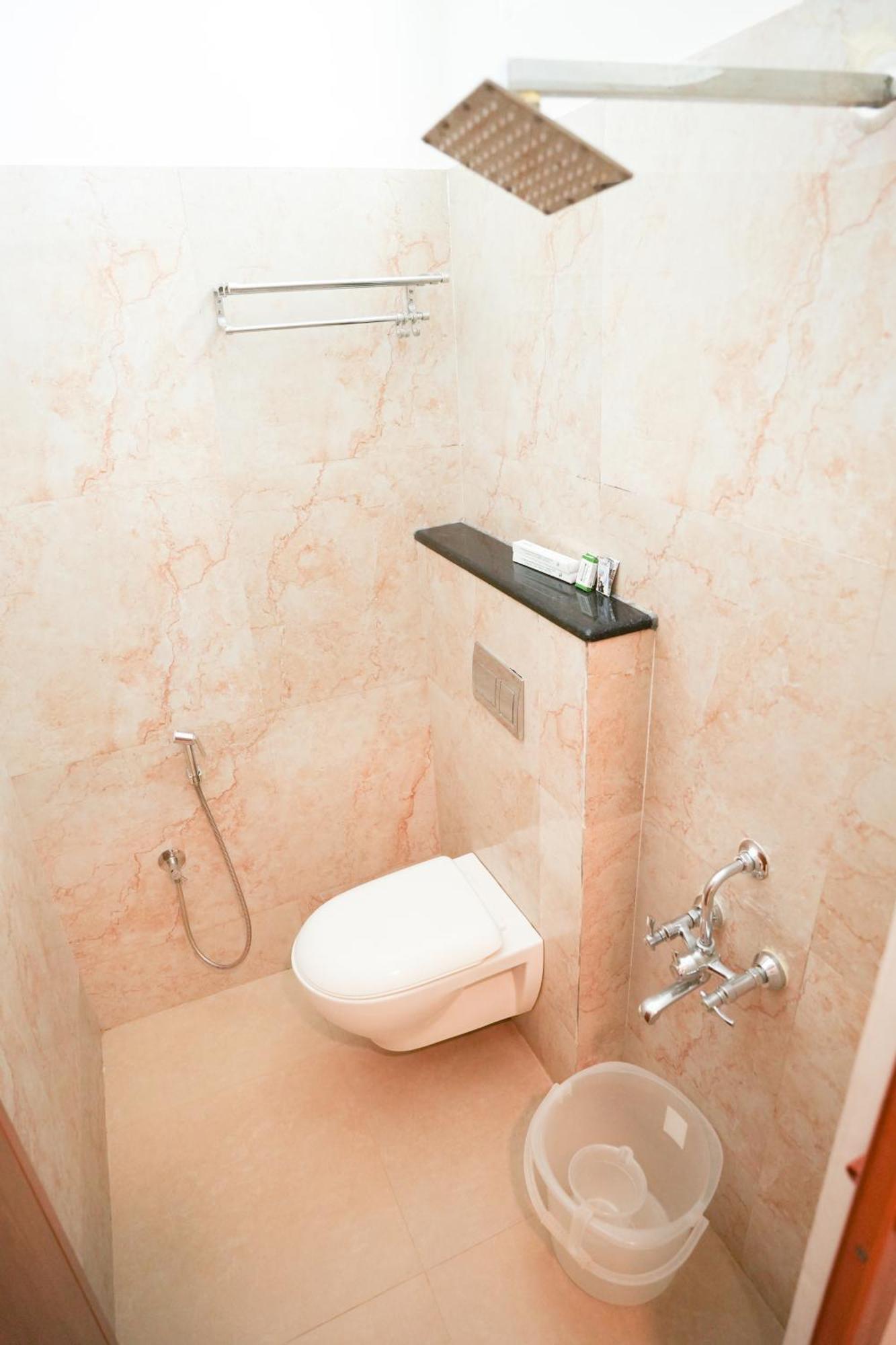 Saara Inn Puduccseri Kültér fotó
